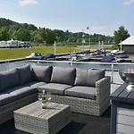 Cosy Floating Boatlodge, \