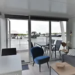 Cosy Floating Boatlodge, \